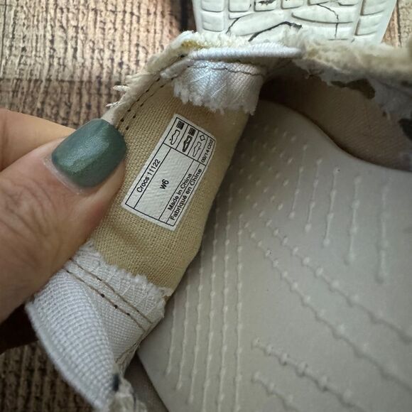 Mickey Mouse Crocs Women's Size 6 - Picture 7 of 8